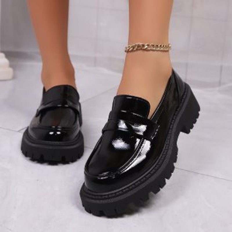 Mocassins femme à semelle crantée épaisse — noir mat ou verni