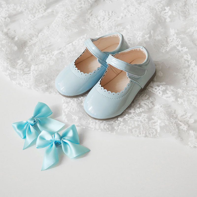 Ballerines vernies fille à scratch, avec nœuds amovibles