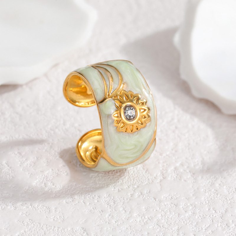 Bague jonc émaillée à fleur dorée — acier inoxydable, pierre centrale