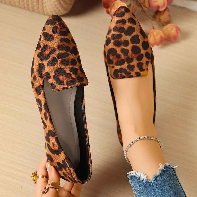 Ballerines pointues en tissu léger — encoche sur le dessus
