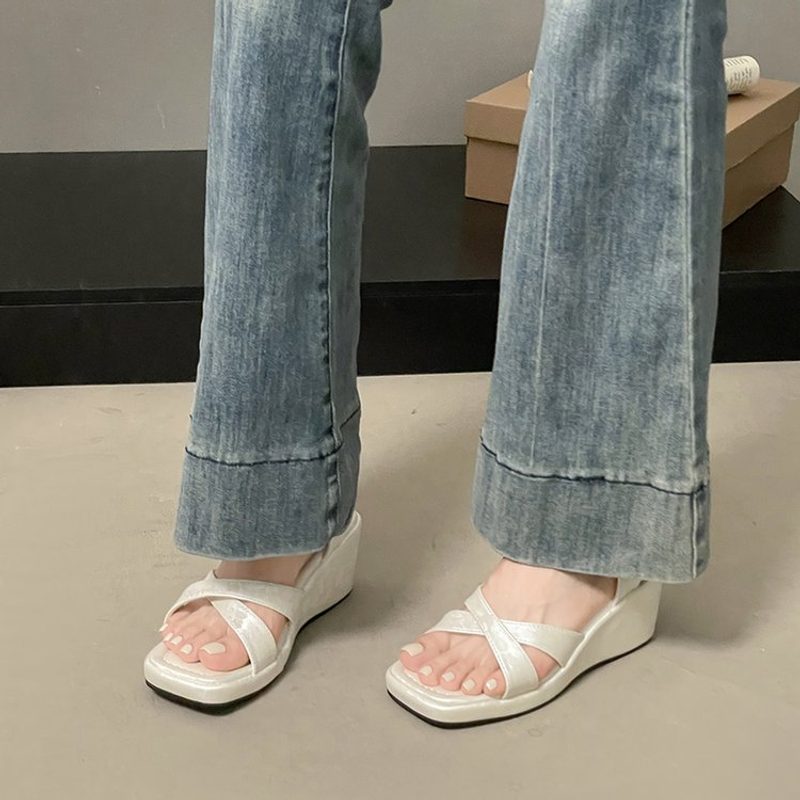 Keilsandalen mit eckiger Spitze, Obermaterial in Satinoptik