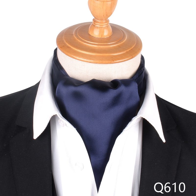 Foulard ascot homme à porter sous le col de chemise