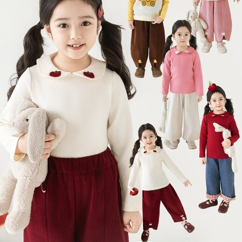 Camiseta interior de niña de cuello alto — motivo bordado
