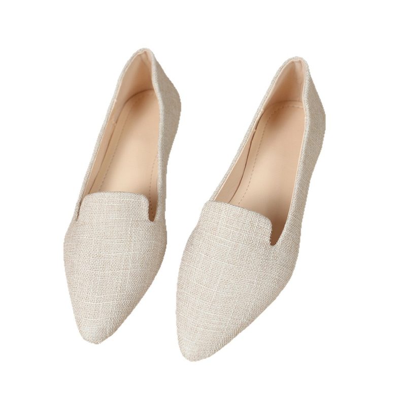 Ballerines pointues en tissu léger — encoche sur le dessus