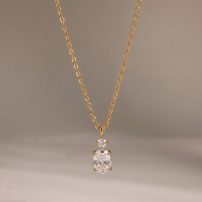 Goudkleurige ketting met ovale zirkonia-hanger — fijne ketting van roestvrij staal