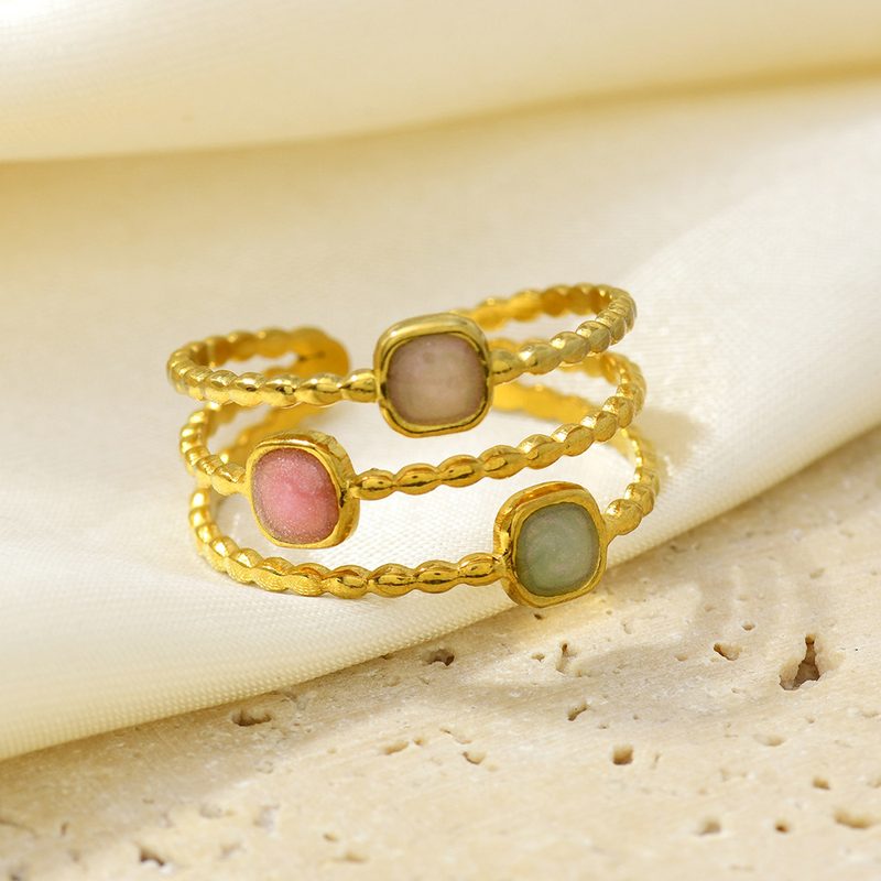 Bague ouverte dorée à cabochon émaillé — style rétro, motif au choix