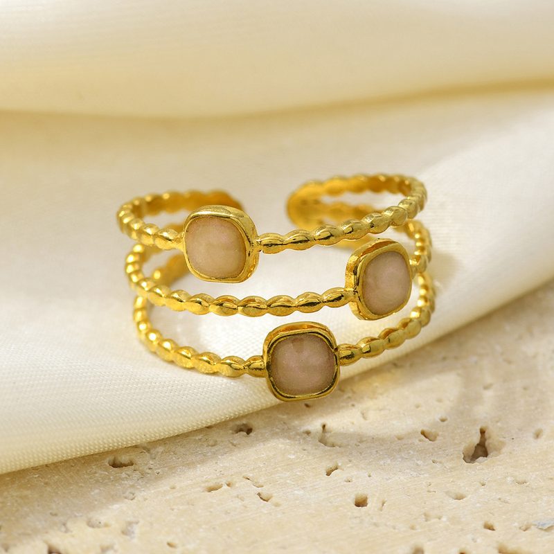 Bague ouverte dorée à cabochon émaillé — style rétro, motif au choix