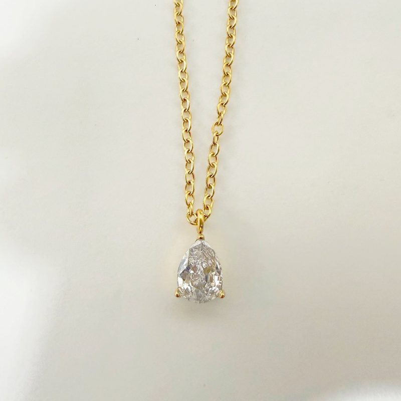 Collana con ciondolo a goccia in zircone — dorata o argentata, acciaio inossidabile