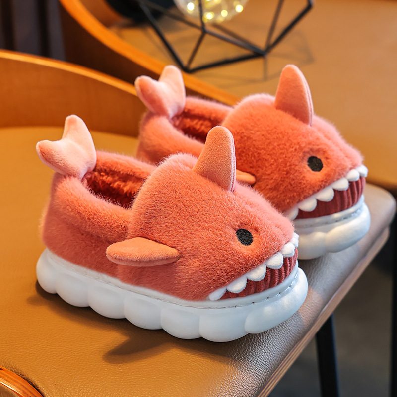 Chaussons requin enfant en peluche — doublés et chauds