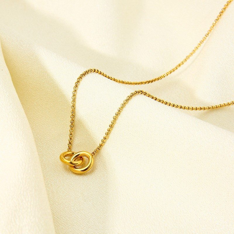 Gold interlocking double ring necklace — stainless steel