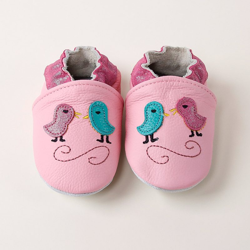 Chaussons bébé en cuir brodés petits oiseaux — semelle souple
