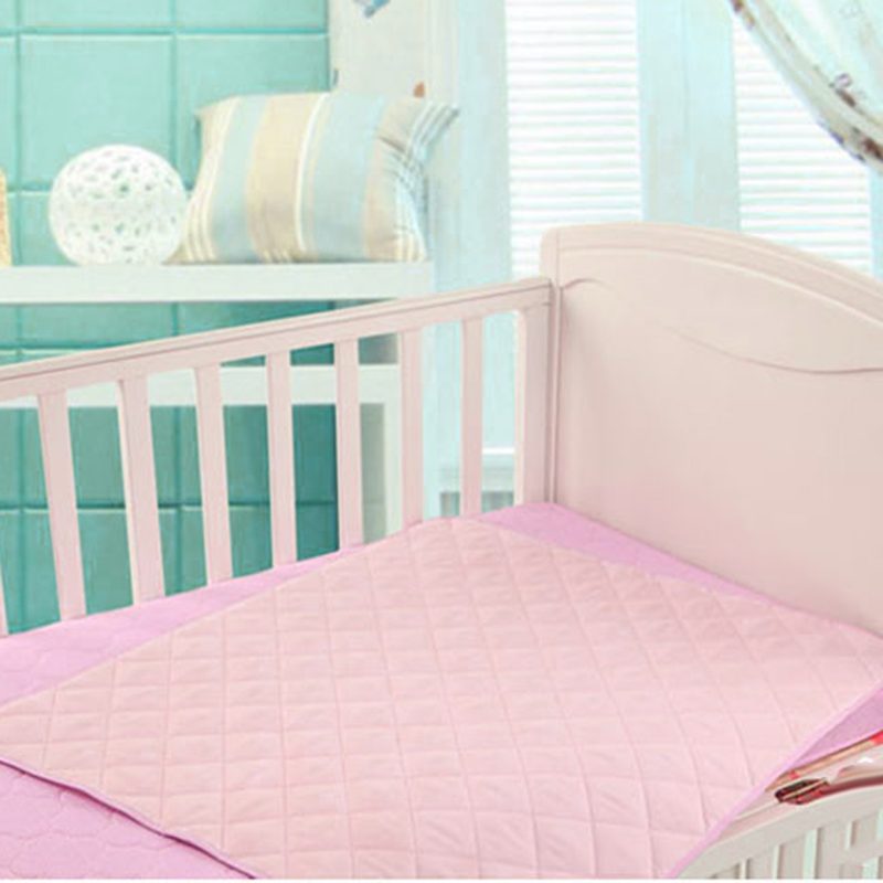 Alèse matelassée imperméable pour le change — rose ou bleu