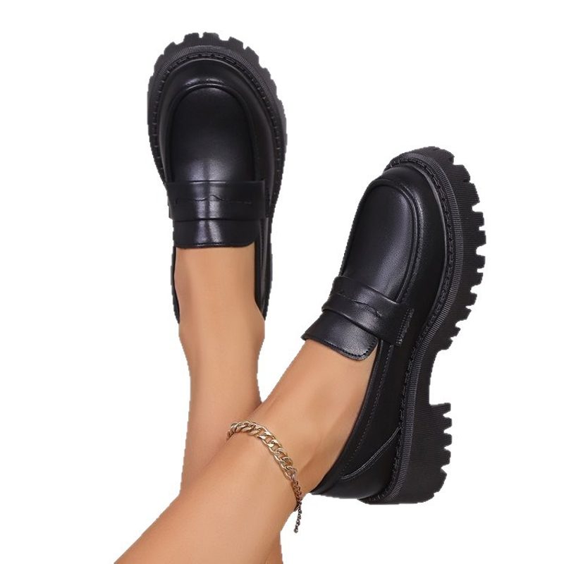 Mocassins femme à semelle crantée épaisse — noir mat ou verni