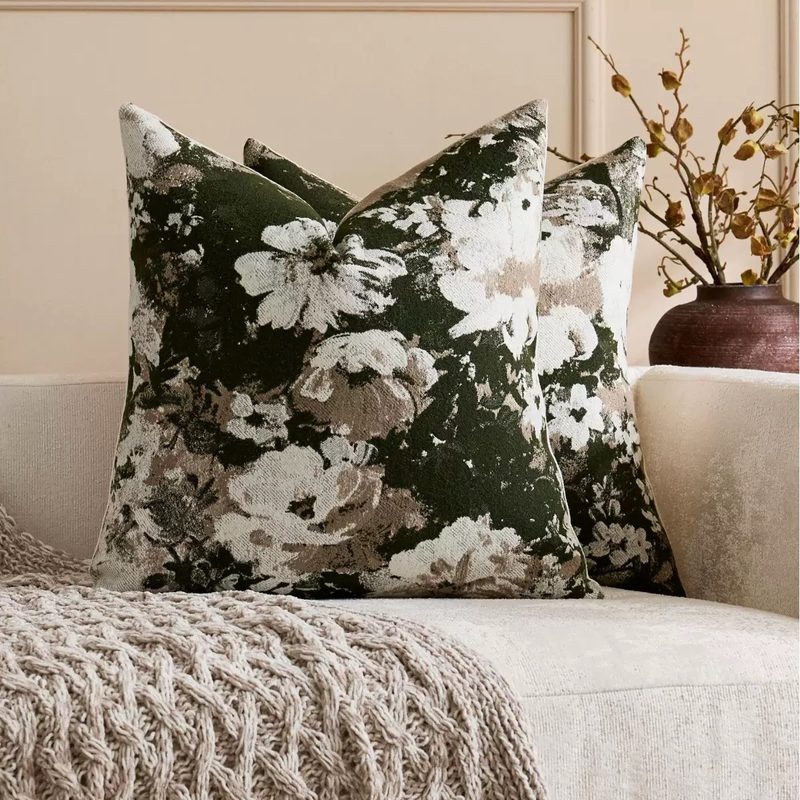 Housse de coussin à grandes fleurs, toucher velouté — esprit ancien