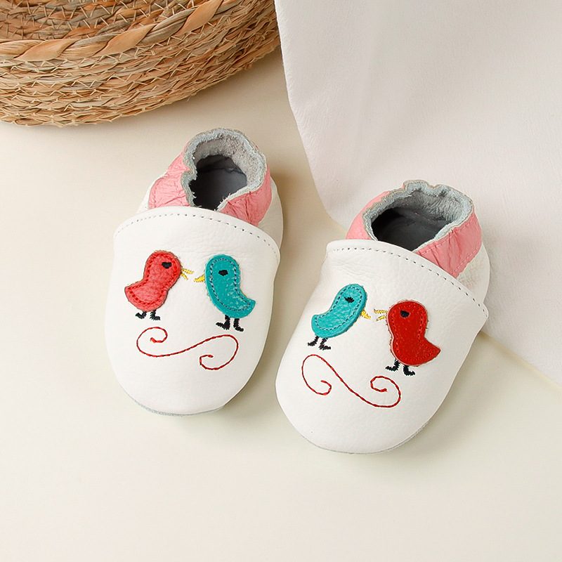 Chaussons bébé en cuir brodés petits oiseaux — semelle souple
