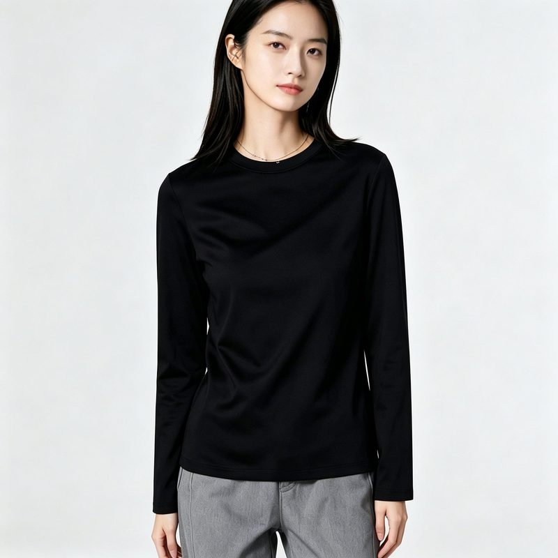 Maglia sottogiacca nera in jersey sottile, scollo a scelta