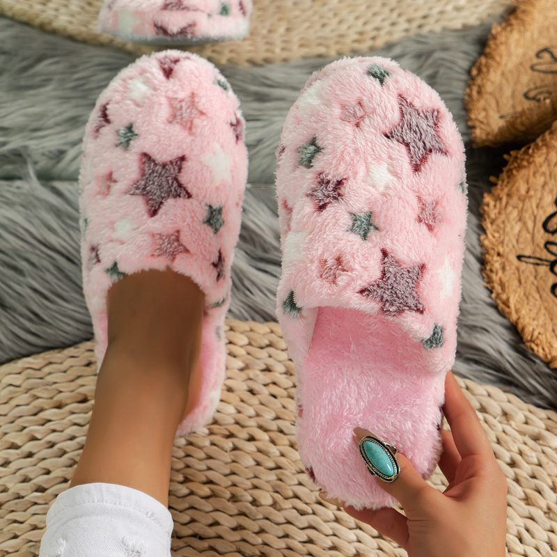 Chaussons femme duveteux à motifs cœurs ou étoiles — semelle antidérapante