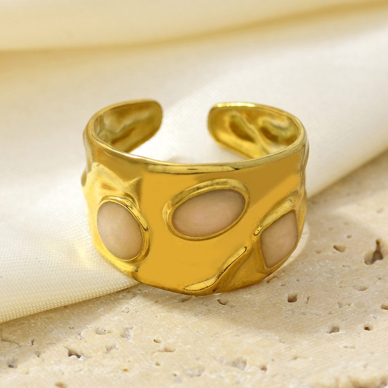 Bague ouverte dorée à cabochon émaillé — style rétro, motif au choix