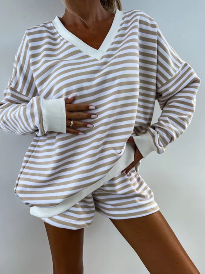 Ensemble d’intérieur rayé — sweat ample col V et short