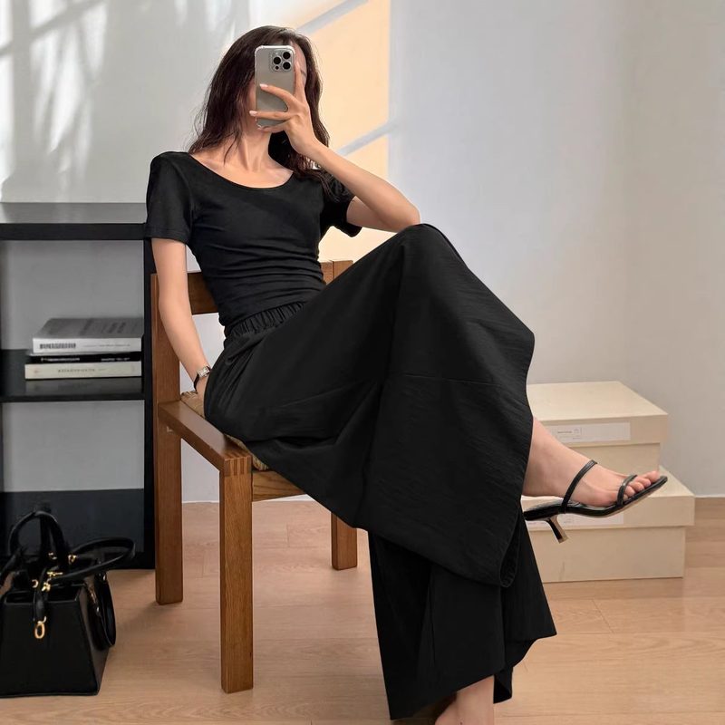 Pantaloni gonna molto larghi con vita elastica — caduta fluida