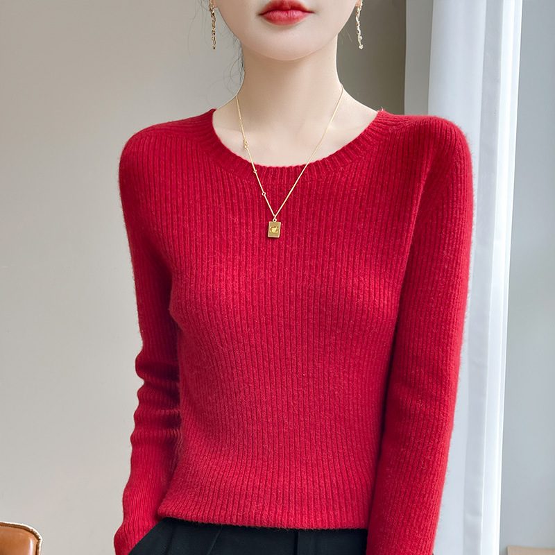 Pull ajusté en fine maille côtelée, col rond
