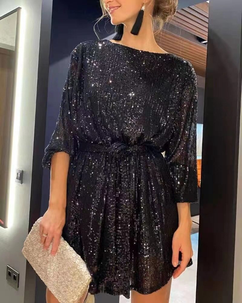 Robe courte à sequins, manches bouffantes et ceinture à nouer