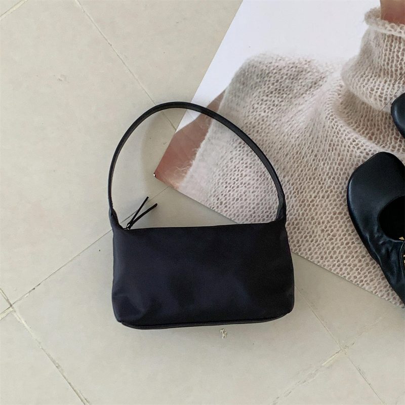 Mala baguete em nylon — bolso interior com fecho e porta-cartões