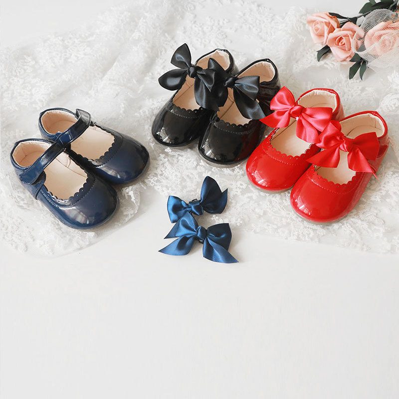 Ballerines vernies fille à scratch, avec nœuds amovibles