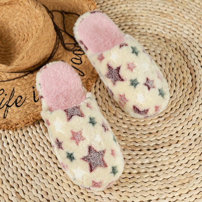 Chaussons femme duveteux à motifs cœurs ou étoiles — semelle antidérapante